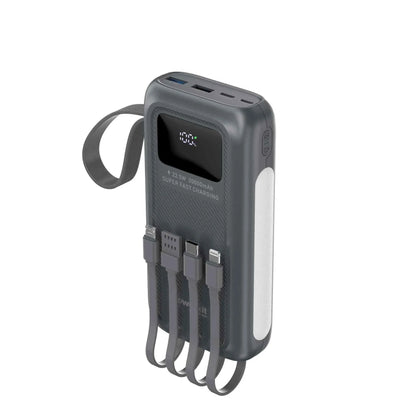 Powerbank 20.000 mAh med hurtigopladning, indbygget display og fire opladerkabler, sort design og lommelygte.
